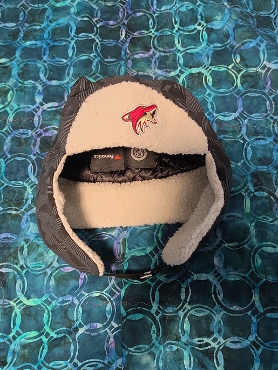 Fanatics Other - Fanatics Kids' Black and Cream Faux-Sherpa Pilot Hat with Red Logo